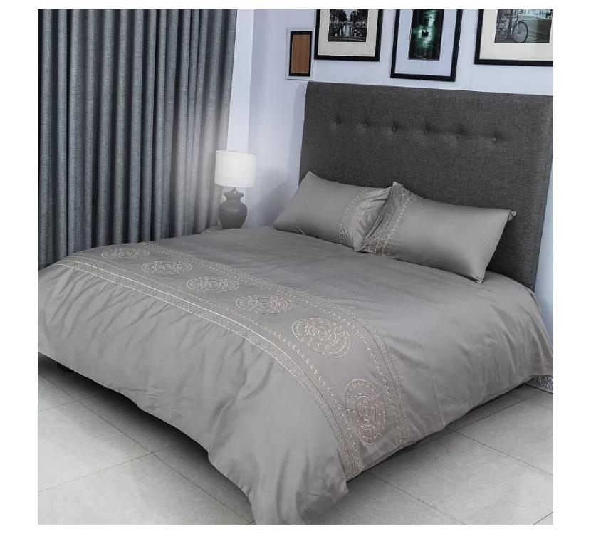 Duvet Cover Set With Egyptian Cotton Fitted Sheet- 400 TC (Gloria Hotel Design)